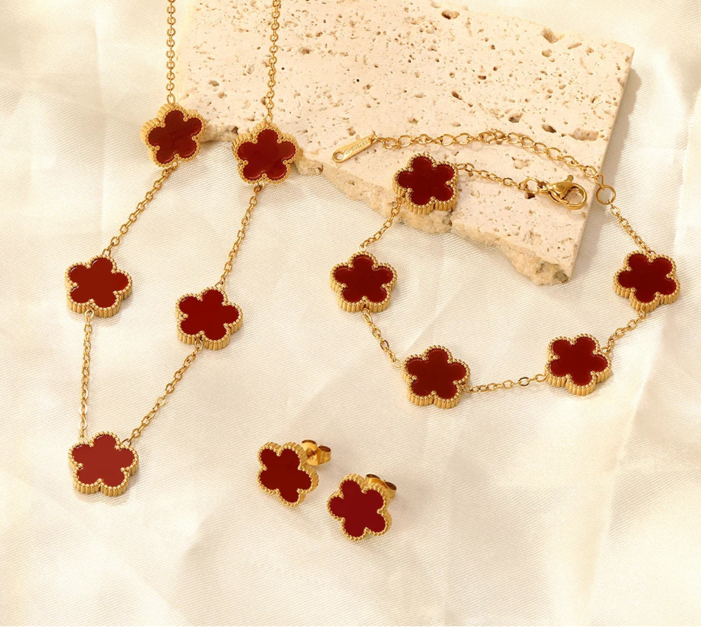 everyday gold jewelry set women Clover motif jewelry set, polished gold-tone finish with charm jewelry set styling, layered delicate chain silhouette, old money aesthetic clover jewelry set women, formal dinner jewelry accessory, lightweight jewelry set for travel, clover jewelry set