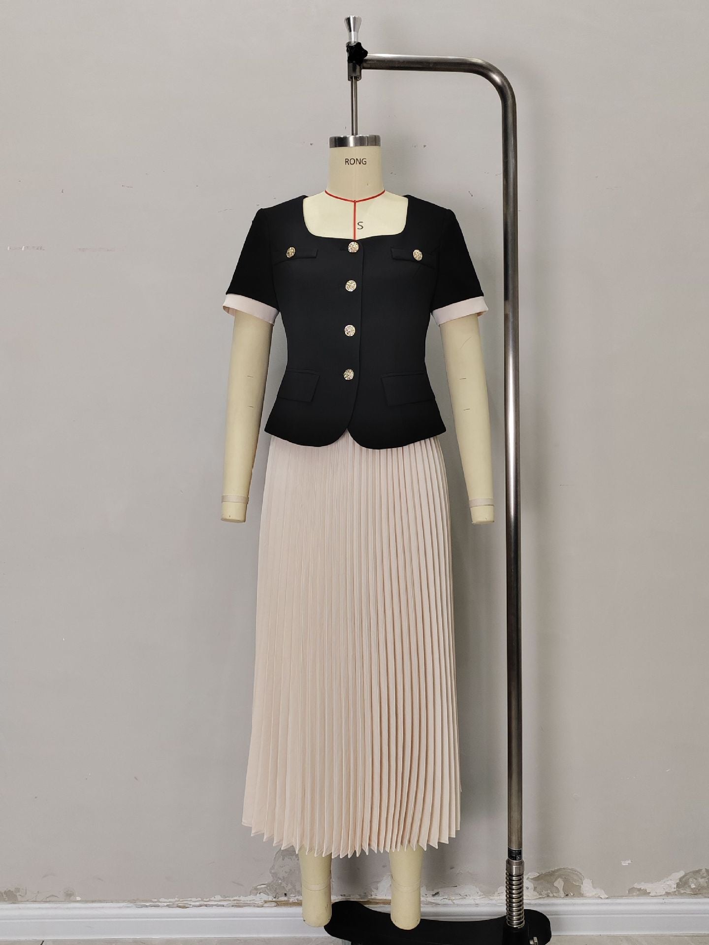 Elegant Light Luxury Office Short Sleeve Chanel Top Elastic Waist Tightening Pleated Skirt Elegant Outfit Two Piece Sets