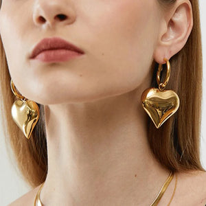 heart drop earrings, Heart earrings, heart dangle earrings, dangle earrings, gold fashion jewelery, huggie hoop earrings, Heart huggie hoop earrings,  Asymmetric earrings for women, Quirky earrings for women, Chic earrings for women, Statement earrings, everyday jewelry, Modern fashion earrings, Elegant jewelry for women, Fun fashion jewelry, Women’s statement earrings, Quirky jewelry