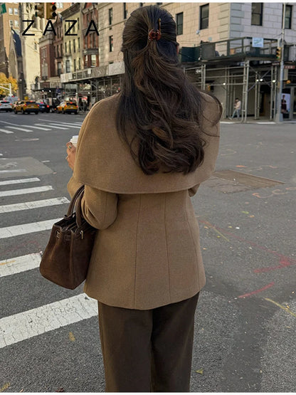 Structured cape blazer women in a timeless tailored cut, business casual jacket with cape collar detail, refined old money jacket look, perfect for office wear and classy fall outfits women.