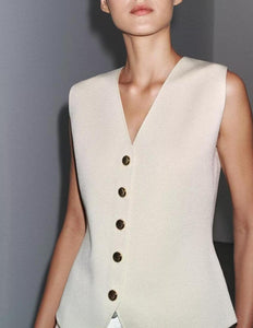 Tailored vest outfit idea in white minimalist vest women dressed up for office look or layering piece in women’s vest fashion