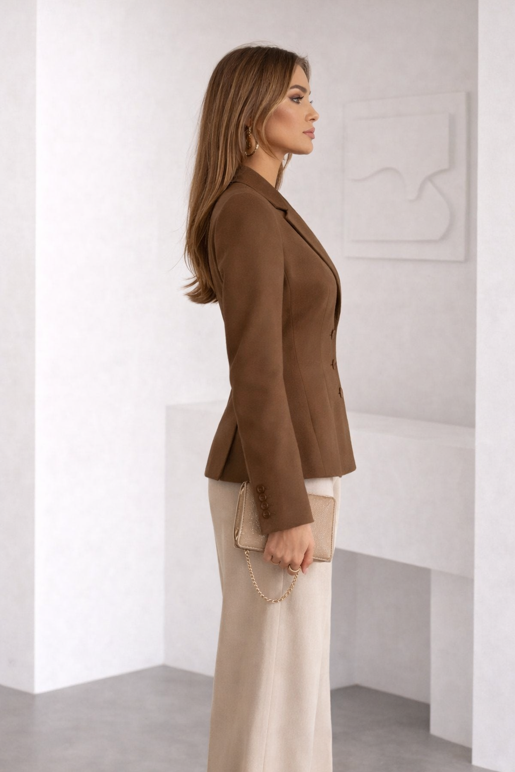 tailored blazer women, fitted blazer women, structured blazer women, business casual blazer women, work blazer for women, professional blazer women, smart casual blazer women, quiet luxury blazer outfit women.