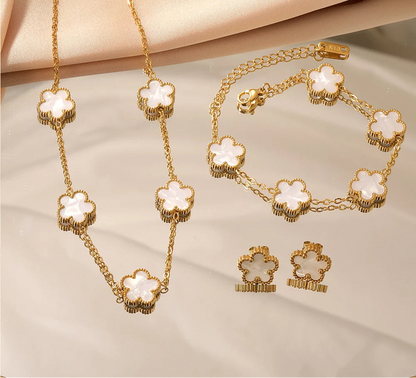 clover necklace bracelet earrings set, gold clover jewelry set women, old money aesthetic jewelry set, lightweight jewelry set for travel, everyday gold jewelry set women.