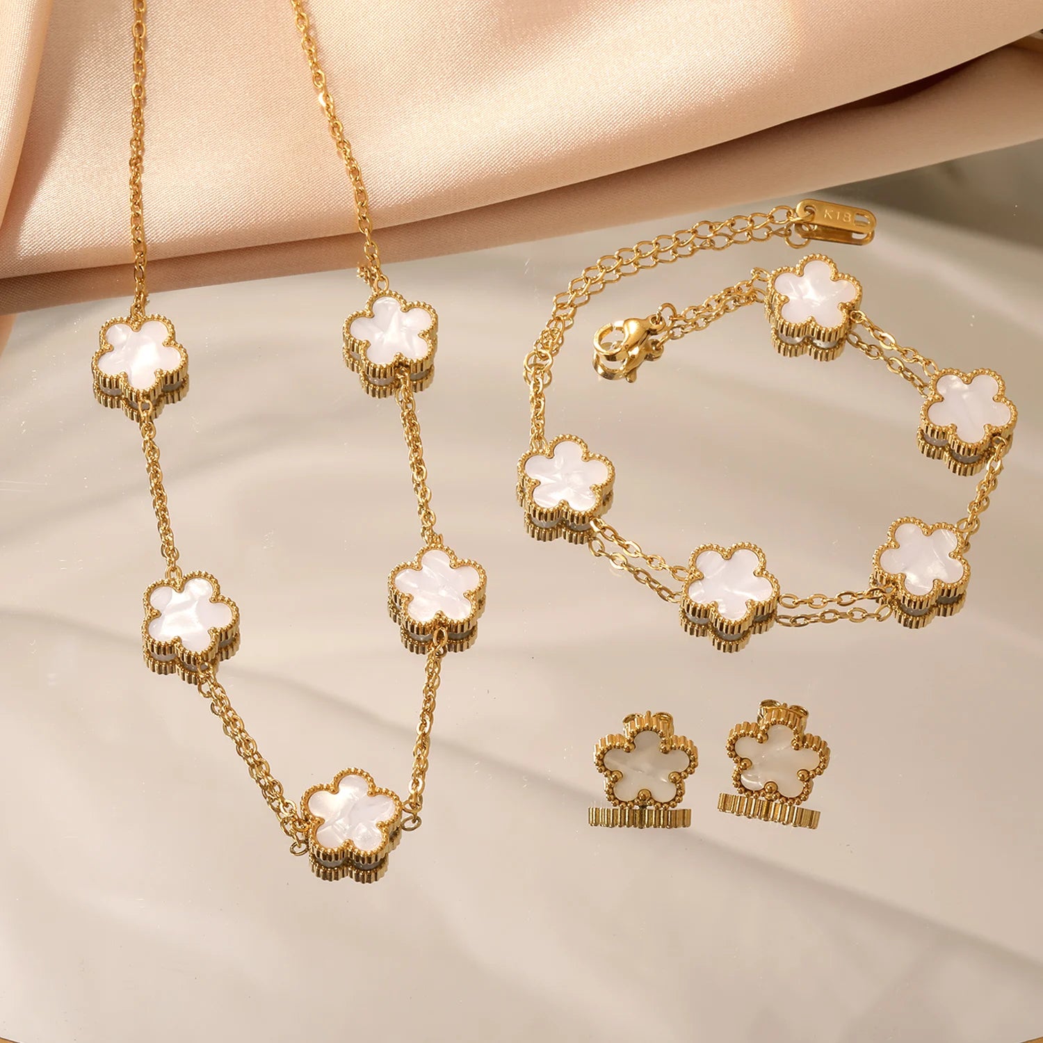 everyday gold jewelry set women Clover motif jewelry set, polished gold-tone finish with charm jewelry set styling, layered delicate chain silhouette, old money aesthetic clover jewelry set women, formal dinner jewelry accessory, lightweight jewelry set for travel, clover jewelry set