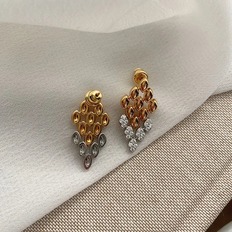 chic dangle earrings for women, workwear earrings women, Geometric gold dangle earrings with sparkling crystal stones and a sleek rhombus shape, wedding guest earrings, Lightweight fashion earrings for women, ideal for workwear, party wear, weddings, and elegant night-out looks, geometric fashion jewelry.