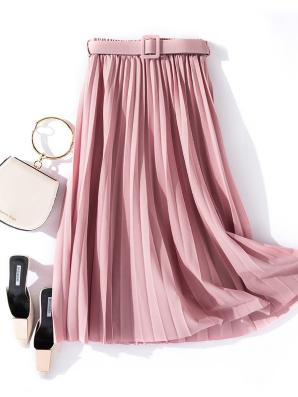 Parisian chic outfit, Flowy pleated skirt with belt, the perfect brunch outfit idea for women this fall. Autumn pleated skirt outfit pairs with blazers, coats, and turtlenecks for Parisian chic fall fashion looks.