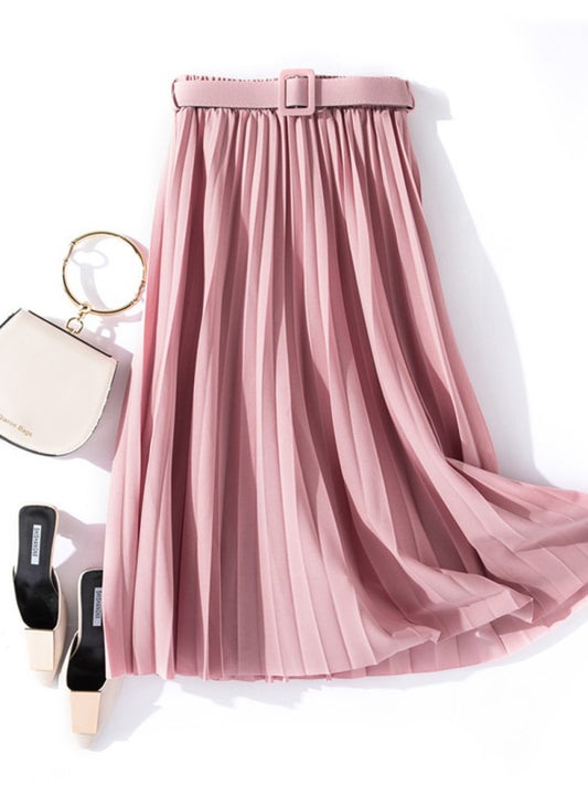 Parisian chic outfit, Flowy pleated skirt with belt, the perfect brunch outfit idea for women this fall. Autumn pleated skirt outfit pairs with blazers, coats, and turtlenecks for Parisian chic fall fashion looks.