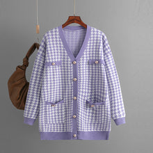 Load image into Gallery viewer, pearl button cardigan, fall cardigan outfit women, Oversized v-neck cardigan with pockets styled with denim and boots ideal for travel or business casual cardigan with pockets looks, buttoned cardigan women, button up knit sweater women, oversized v-neck cardigan with pockets.