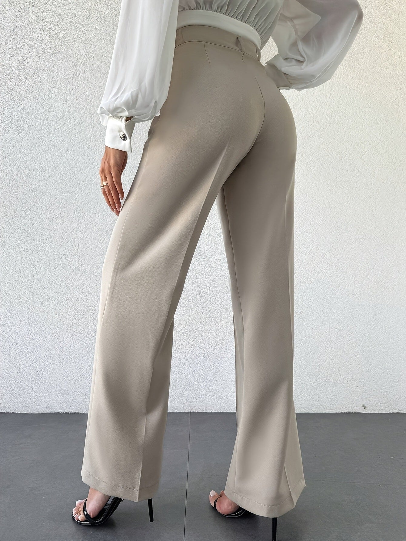 High waist column pants wide-leg tailored trousers for women, chic office outfit, French minimalist travel essential, neutral beige workwear.